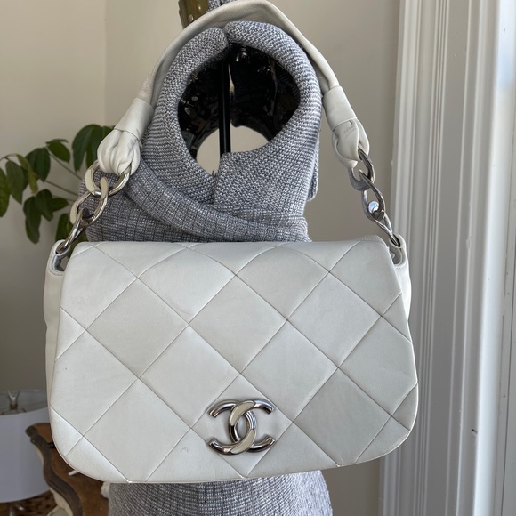 Authentic Chanel flap bag pillow white cream - Picture 16 of 17